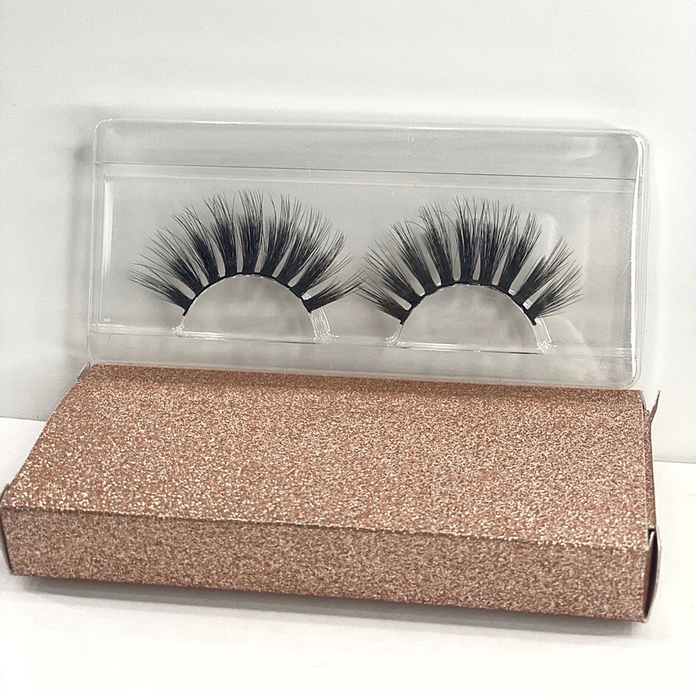 Lashes - Addicted - Picture 2 of 3